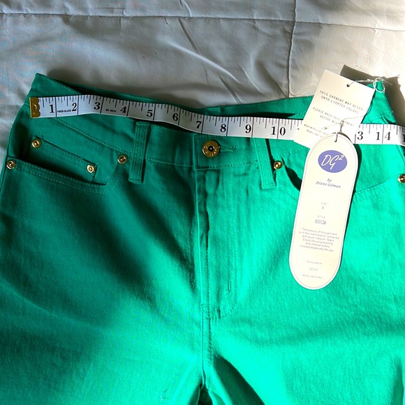DG2 by DIANE GILMAN VIBRANT GREEN MATCHING JEANS AND JACKET WITH GREEN BUTTONS - Picture 12 of 12